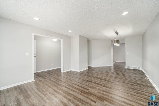 Building Photo - 2412 S Sheffield Cir