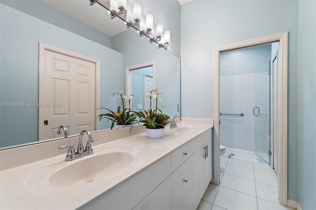 Building Photo - 1832 SW Willowbend Ln