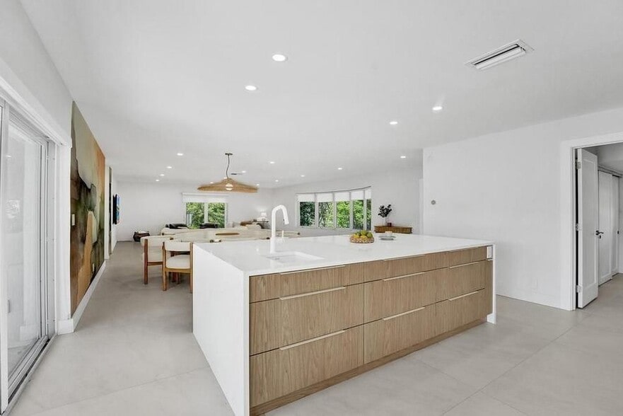 Building Photo - 5581 NE 31st Ave