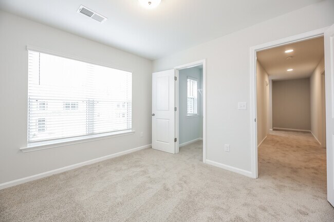 Building Photo - 123 Renwood Rd