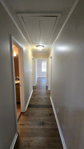 Building Photo - 3068 S Mendenhall Rd