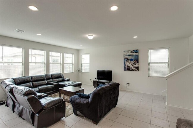 Building Photo - 9109 Garnet Dr