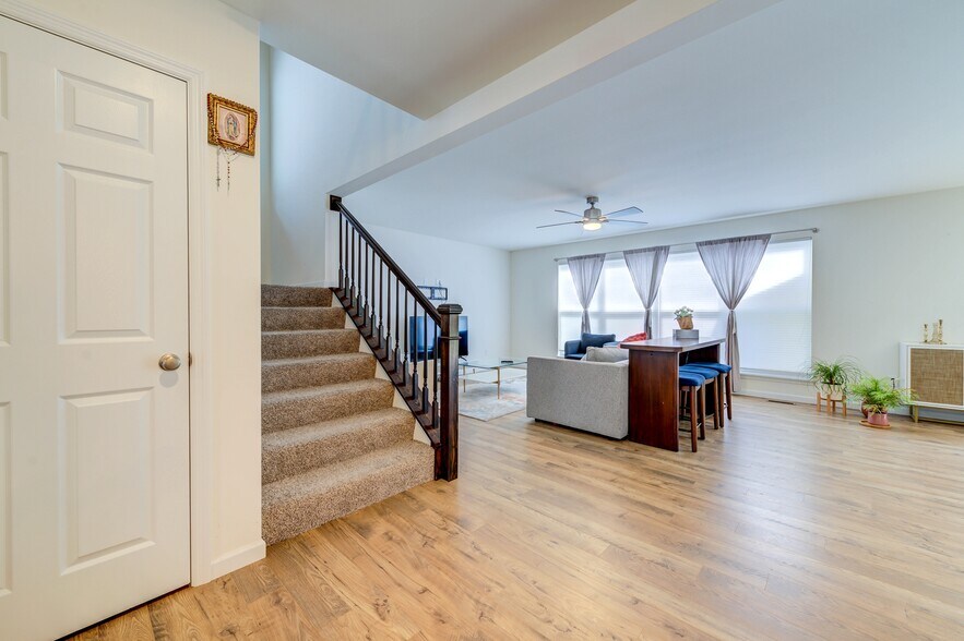 Building Photo - 732 Fox Creek Dr