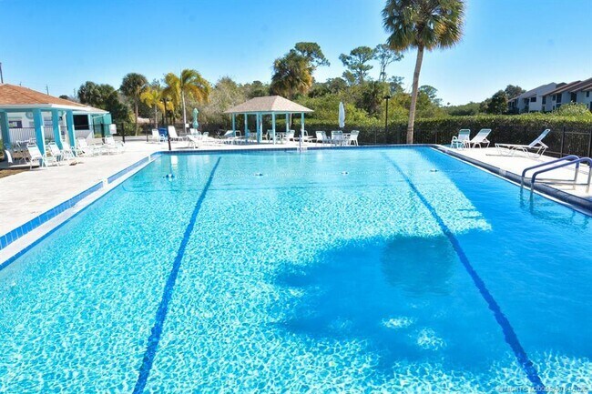 Building Photo - 1550 NE 13th Terrace