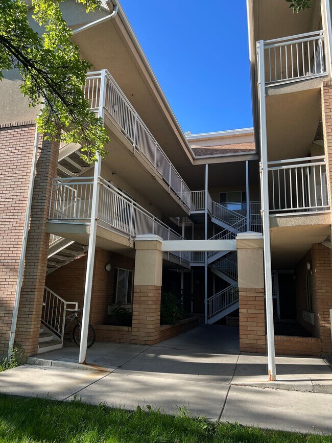 Building Photo - 650 N 500 W
