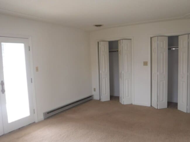 Building Photo - 610 Victoria Dr