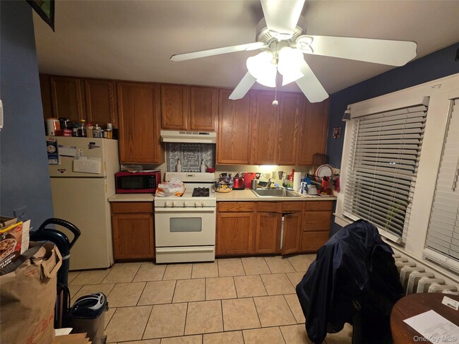 Building Photo - 121 4th St