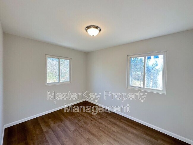 Building Photo - 2406 Quincy St