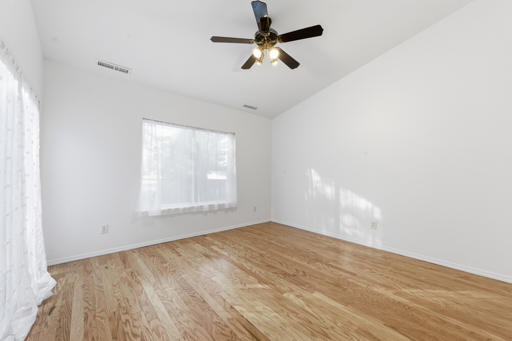 Building Photo - 763 Spring Lake Dr