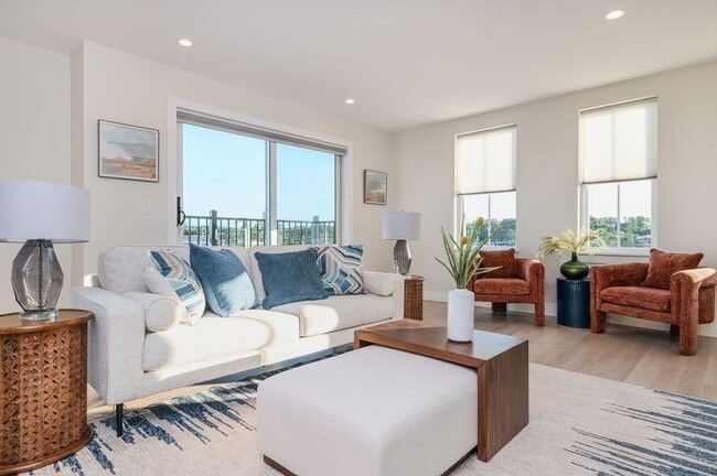 Building Photo - 488 Quincy Ave