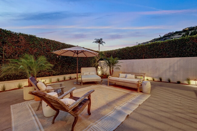 Building Photo - 4 S Vista De La Luna