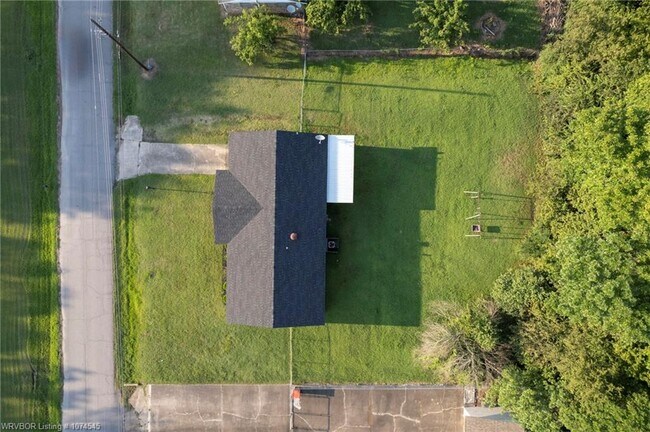 Building Photo - 502 8th St