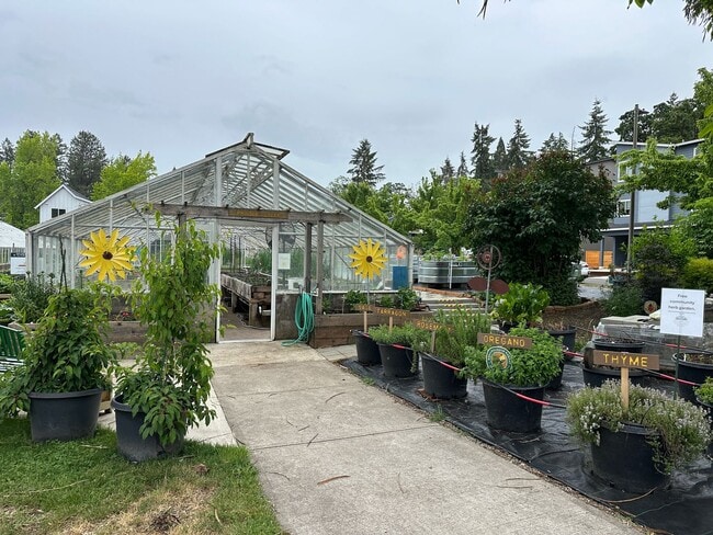 Building Photo - Large Three Bedroom Home in Sustainable South Salem Community