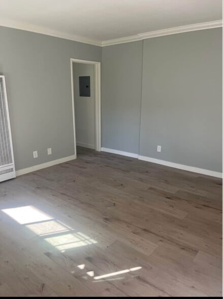 Building Photo - 20033 Saticoy St