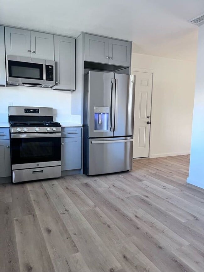 Building Photo - NEWLY RENOVATED South Redlands Home