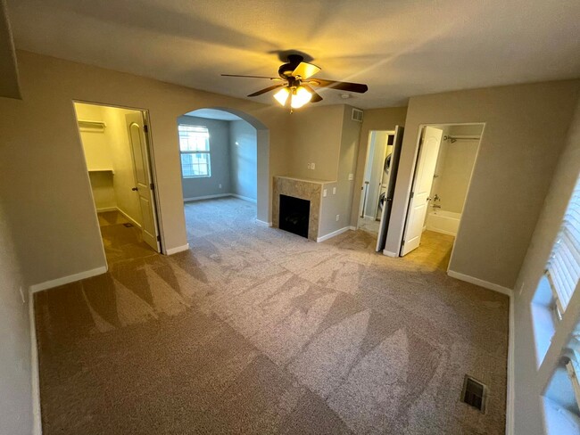 Building Photo - Cute Townhome In Stapleton! Master Suite! ...