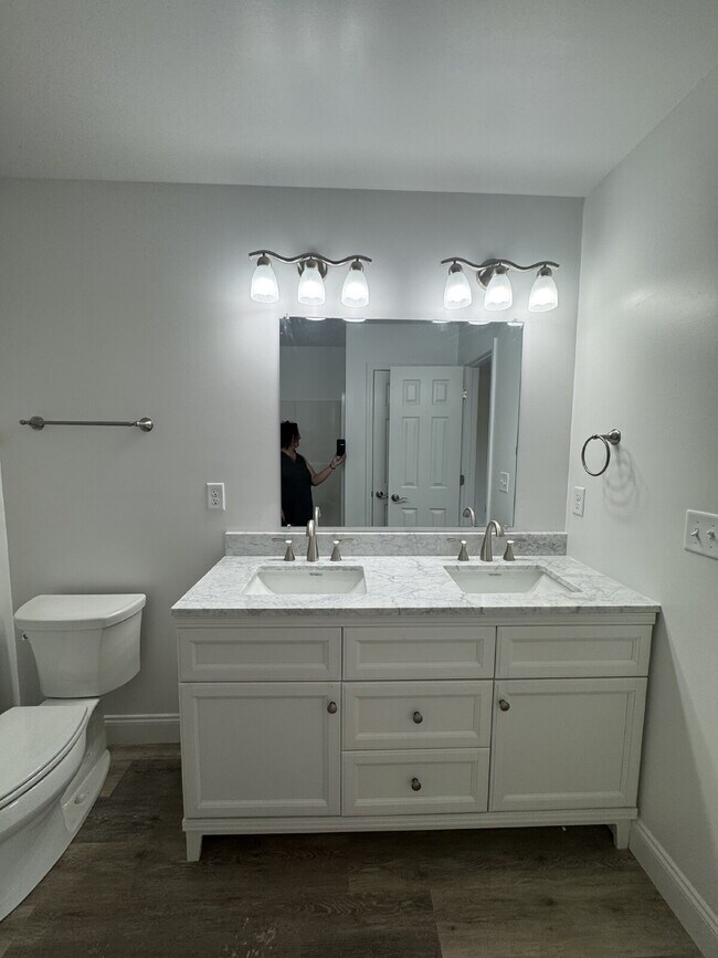 Building Photo - "Charming 3-Bedroom Retreat with 2 Full Baths on Quinn Hill Lane, Mars Hill!"