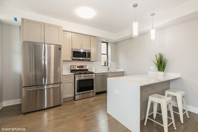 Building Photo - 5038 S St Lawrence Ave