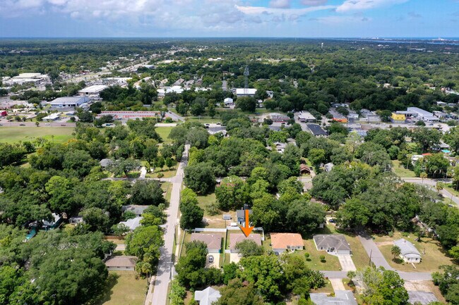 Building Photo - 884 Winchester St