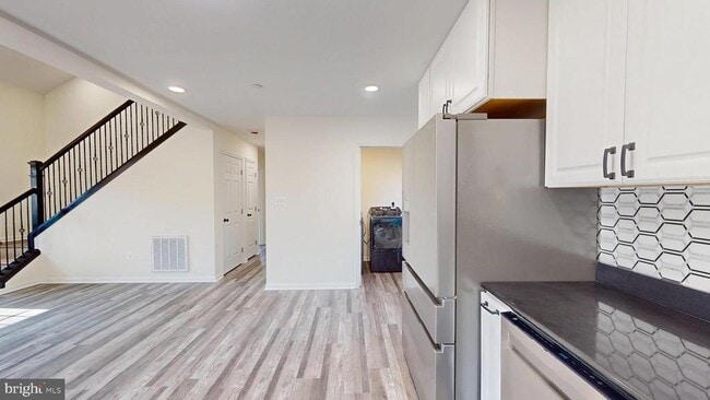 Building Photo - 40750 King Dr