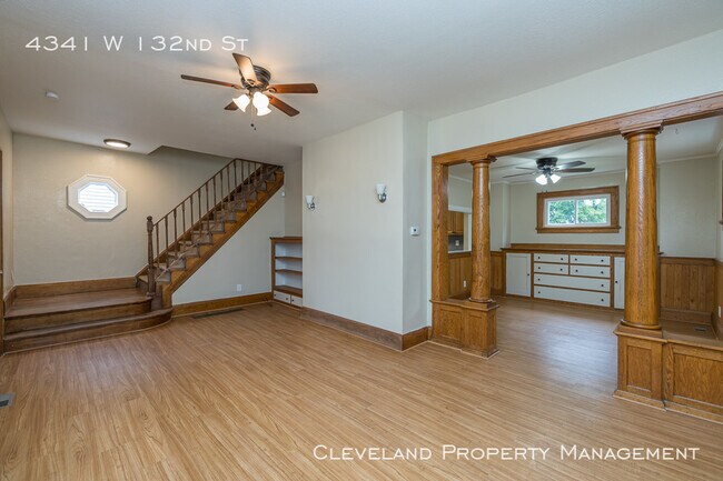 Building Photo - Updated West Side Colonial