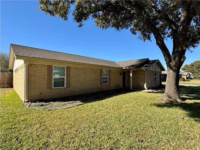 Building Photo - Charming Single Family Home In Hewitt, TX