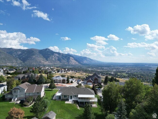 Building Photo - 152 W 4050 N