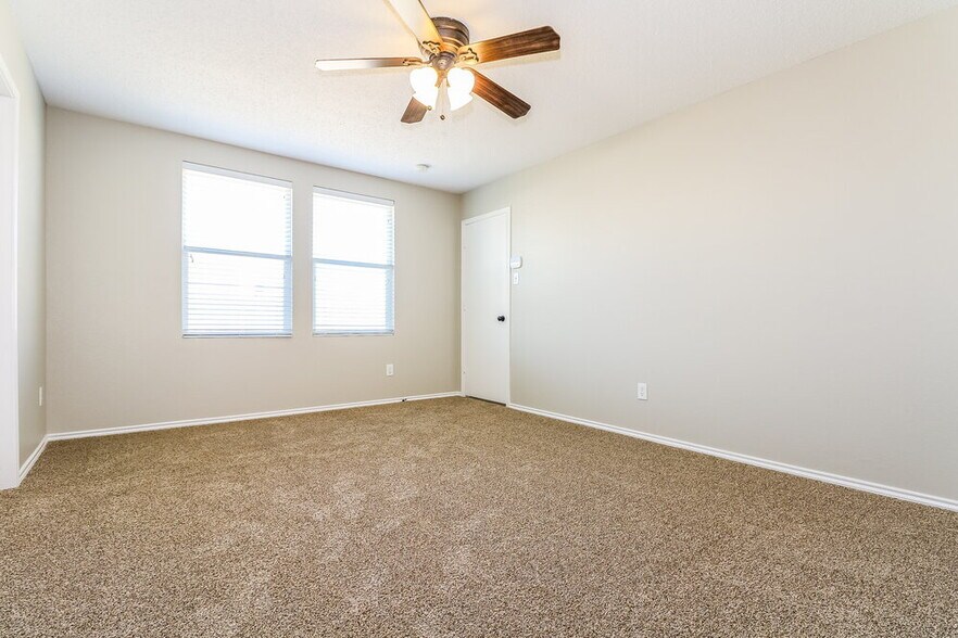 Building Photo - 321 Daisy Ln