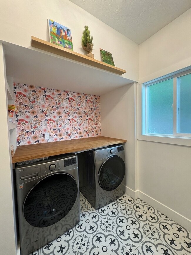 Building Photo - 692 W 1500 S
