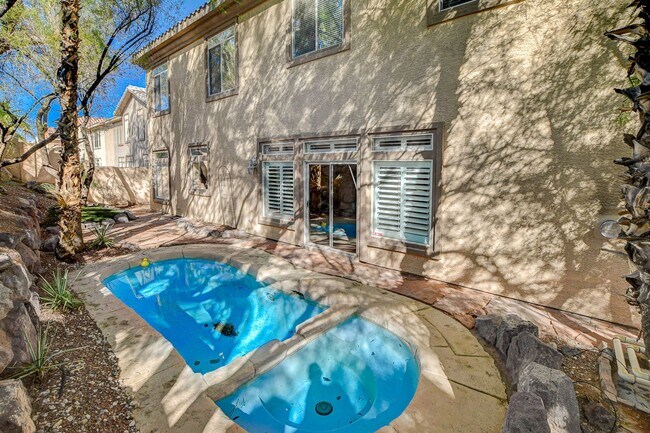 Building Photo - Luxury 5-Bedroom Guard-Gated Home with Pool, Spa & 3 En-Suite Bedrooms