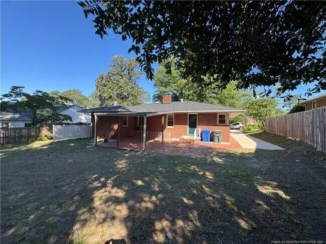 Building Photo - 521 Vista Dr