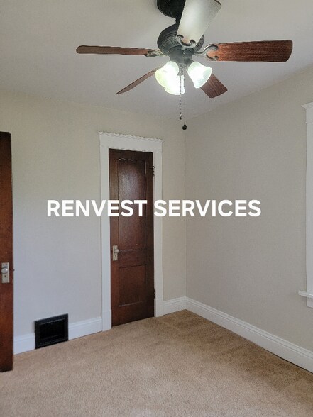 Building Photo - 27 E Hillcrest Ave