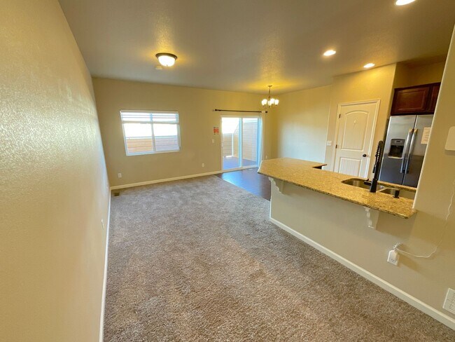 Building Photo - 3 Bedroom Townhome Available Near Dublin B...