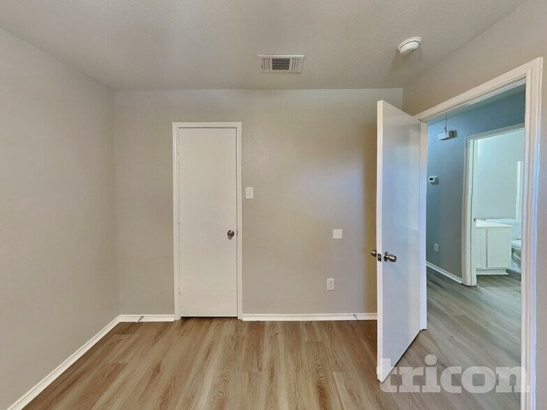 Building Photo - 755 Catalina Dr