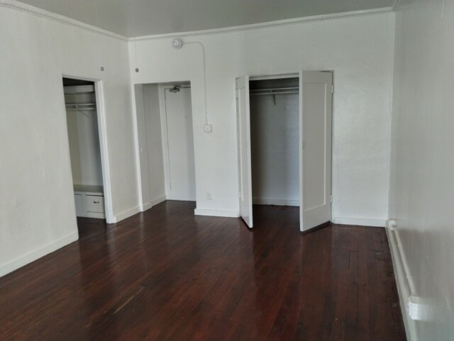 Building Photo - 901 S Kingsley Dr