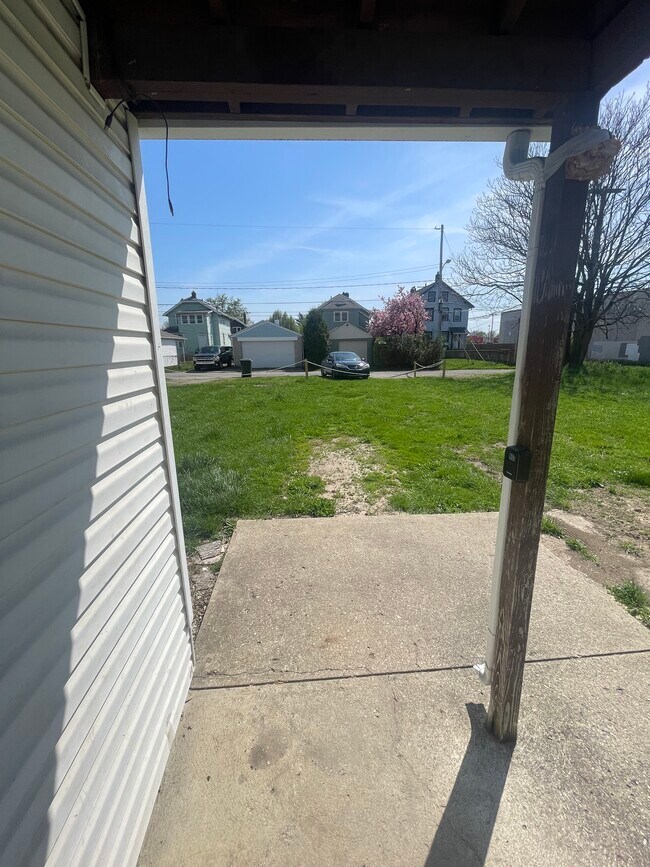 Building Photo - 495 Frebis Ave