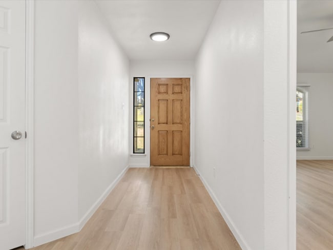 Building Photo - 612 De Soto Dr