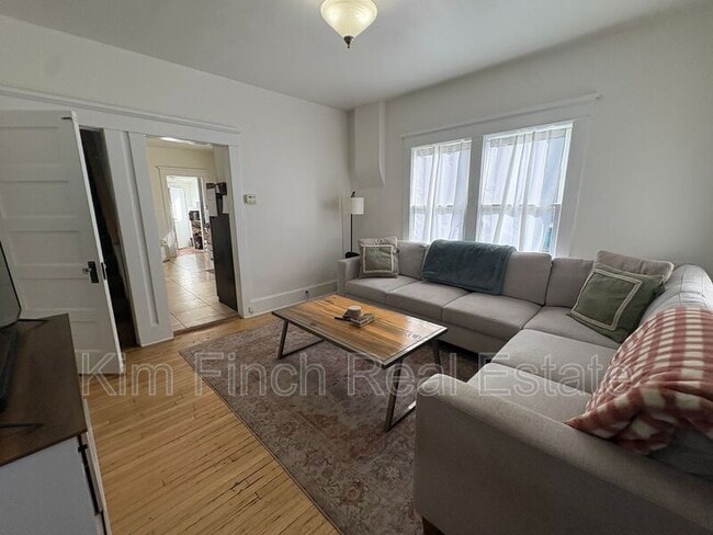 Building Photo - 1149 S Lk St