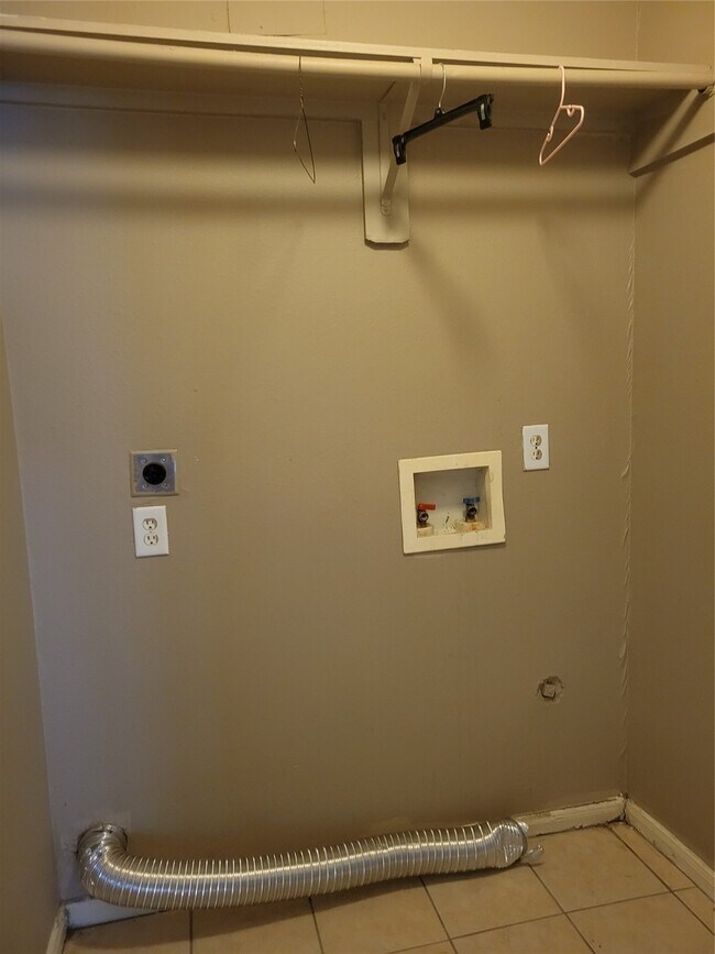 Building Photo - 4611 Knoxville St