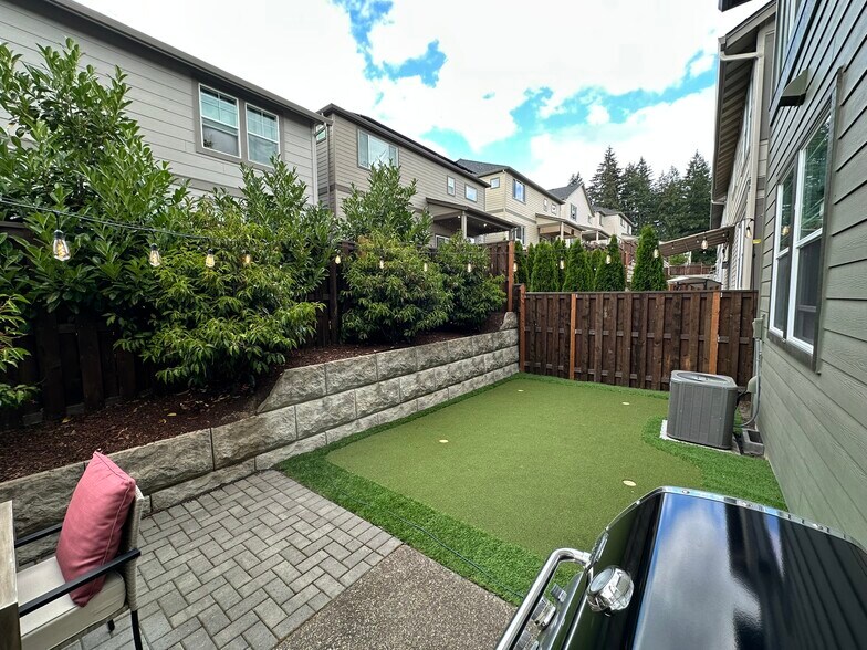 Building Photo - 16710 SW Darwin Loop