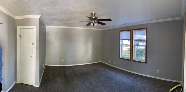 Building Photo - Charming and Spacious Rental Home in El Dorado, KS