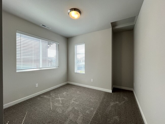 Building Photo - Beautiful Newer Construction 4 Bedroom Forest Grove Home with Open Layout, Quartz Kitchen & Moder...