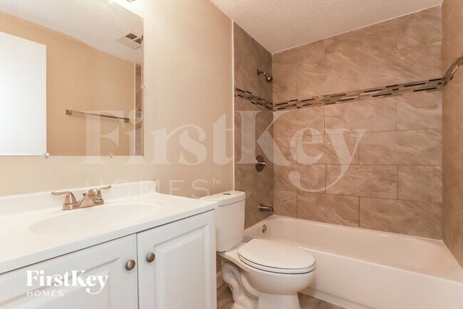 Building Photo - 7100 Sandalwood Dr