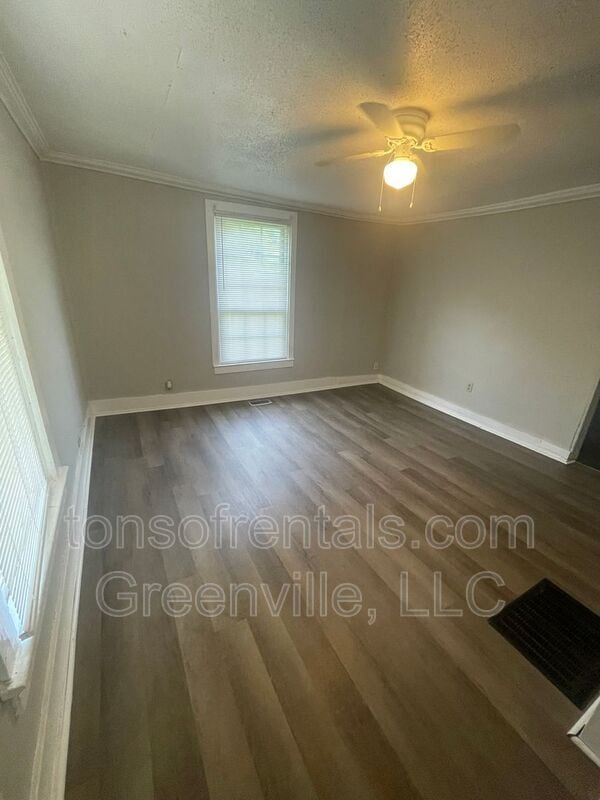 Building Photo - 399 Judd St