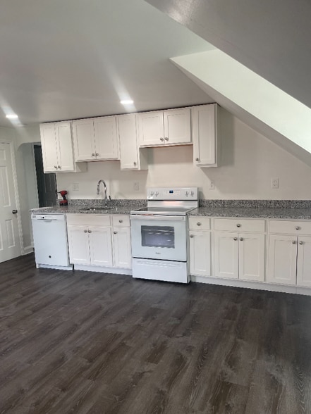 Building Photo - 701 Academy Rd