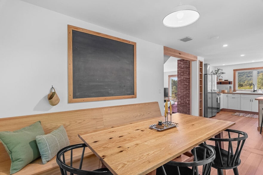 Building Photo - 2697 Chambers Hollow Rd