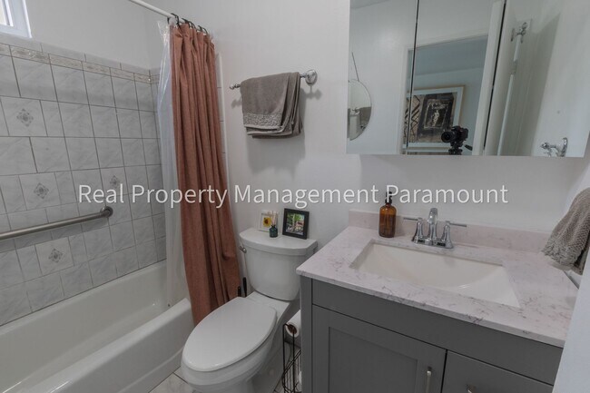 Building Photo - For Rent: Modern 2-Bedroom, 2-Bath Townhou...
