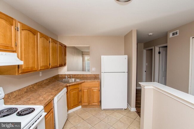 Building Photo - 10014 Beacon Hill Dr