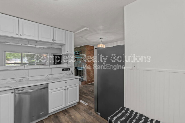 Building Photo - 1736 Nemnich Rd