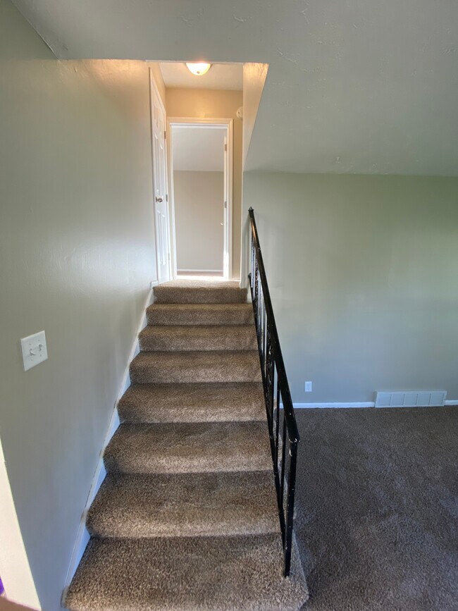 Building Photo - 5606 S 114th St